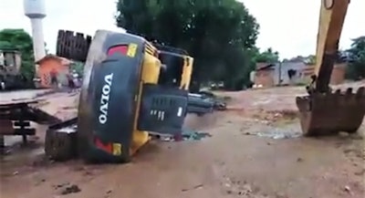 Volvo Excavator Falls from Trailer
