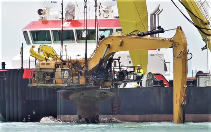 Submerged Cat excavator Rampion