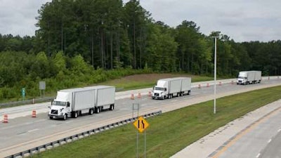 Volvo_Trucks_and_FedEx_Platooning_Trucks_20180627_photo_by_Justin_Kase_Conder_0304-2018-06-27-13-49-500×281