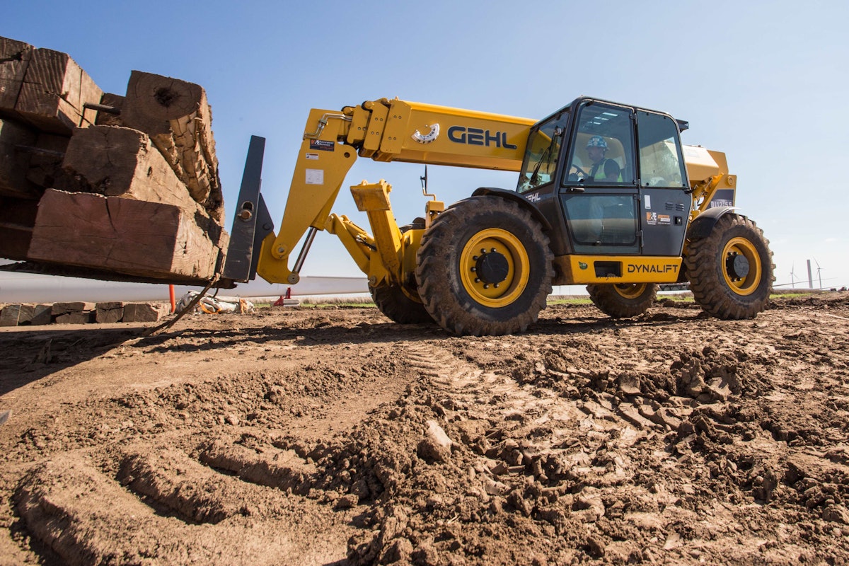 Gehl upgrades telehandler lineup with third-gen DL series | Equipment World