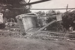 Antorino crane bucket