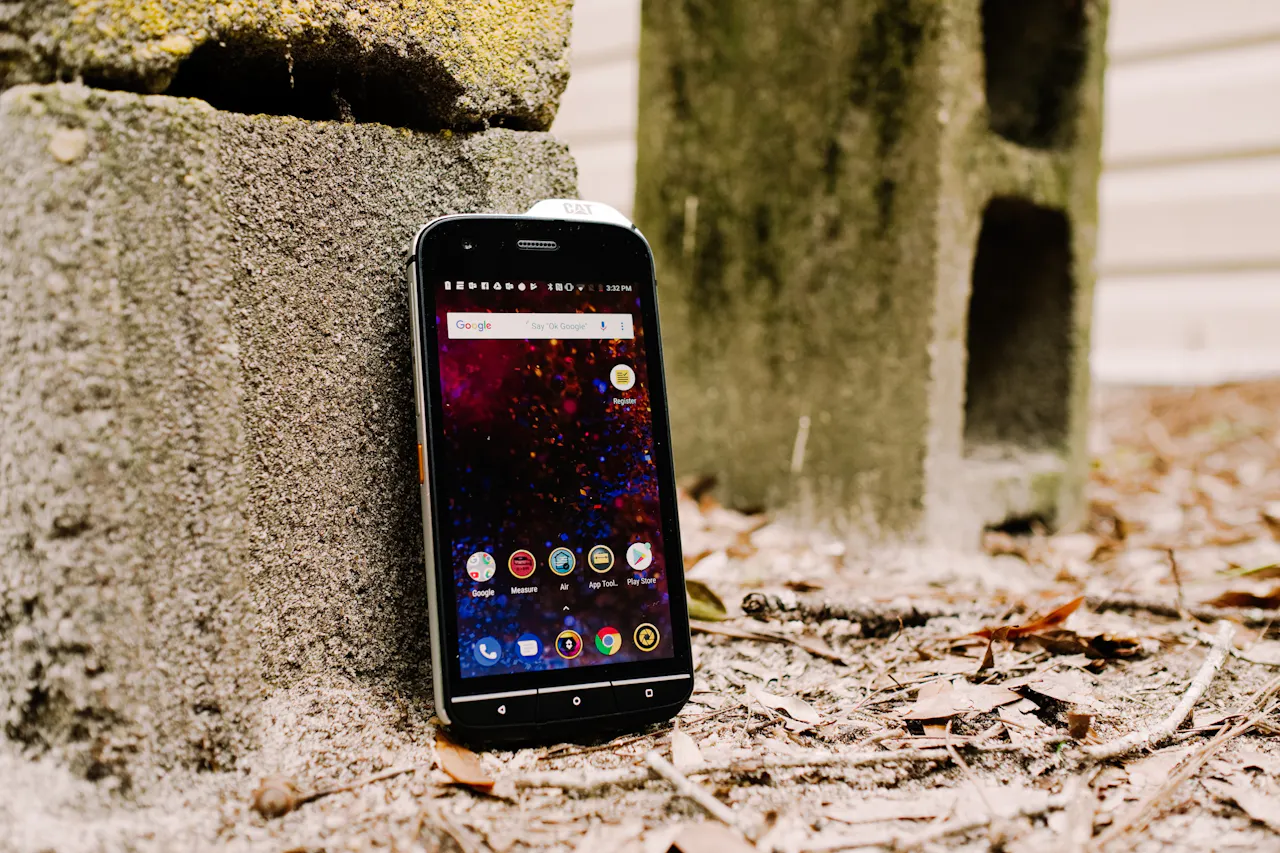 Cat Introduces S61 Smartphone To Market Equipment World Cat Introduces S61 Smartphone To Market Equipment World
