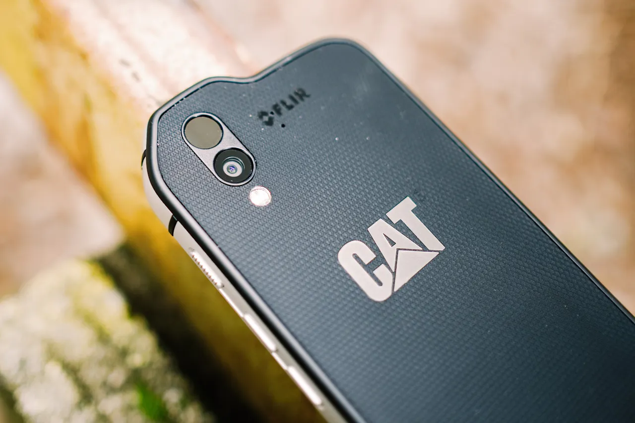 Cat Introduces S61 Smartphone To Market Equipment World Cat Introduces S61 Smartphone To Market Equipment World