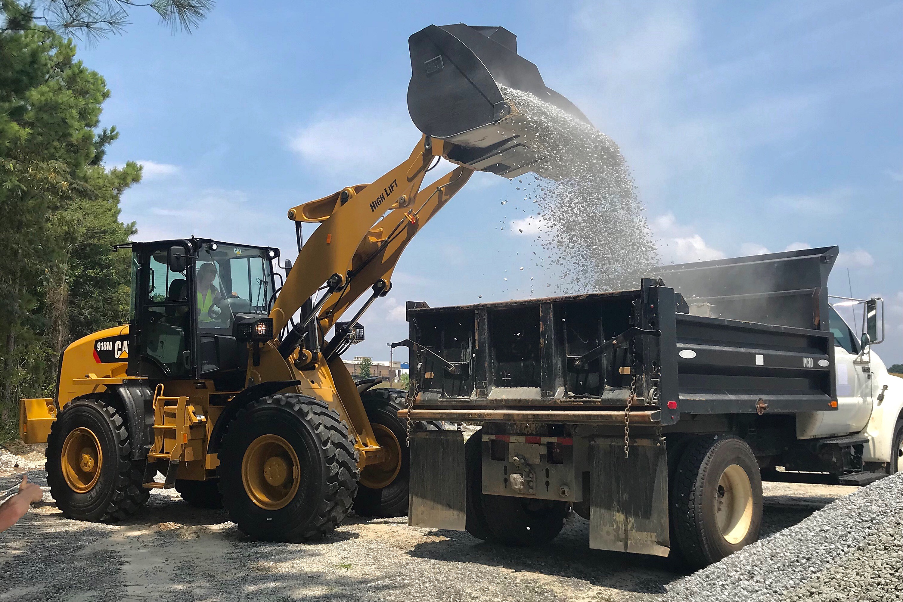 Cat 918M high-lift loader linkage