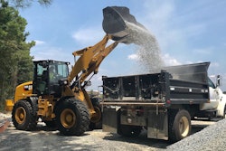 Cat 918M high-lift loader linkage