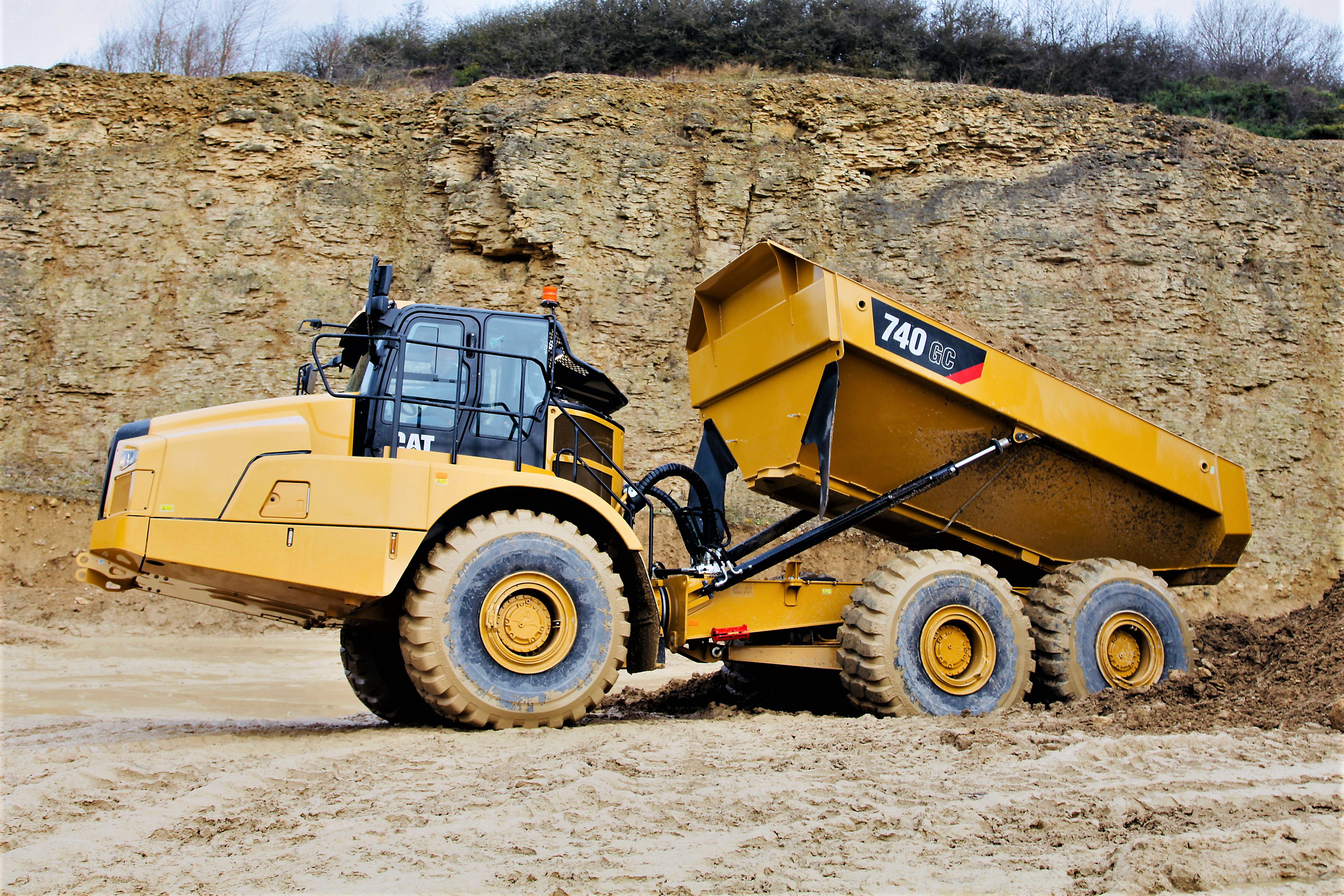 Caterpillar 750 GC articulated dump truck