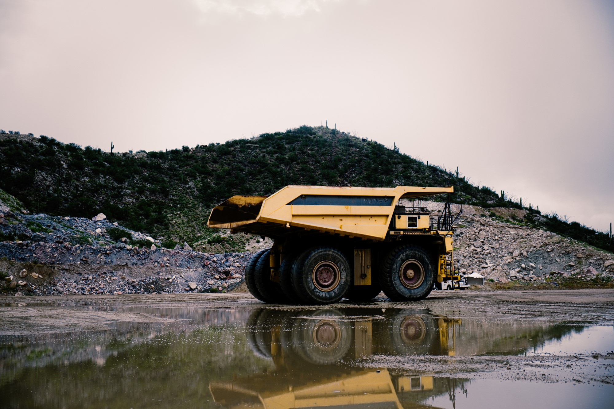 Komatsu autonomous haul truck AZPG09