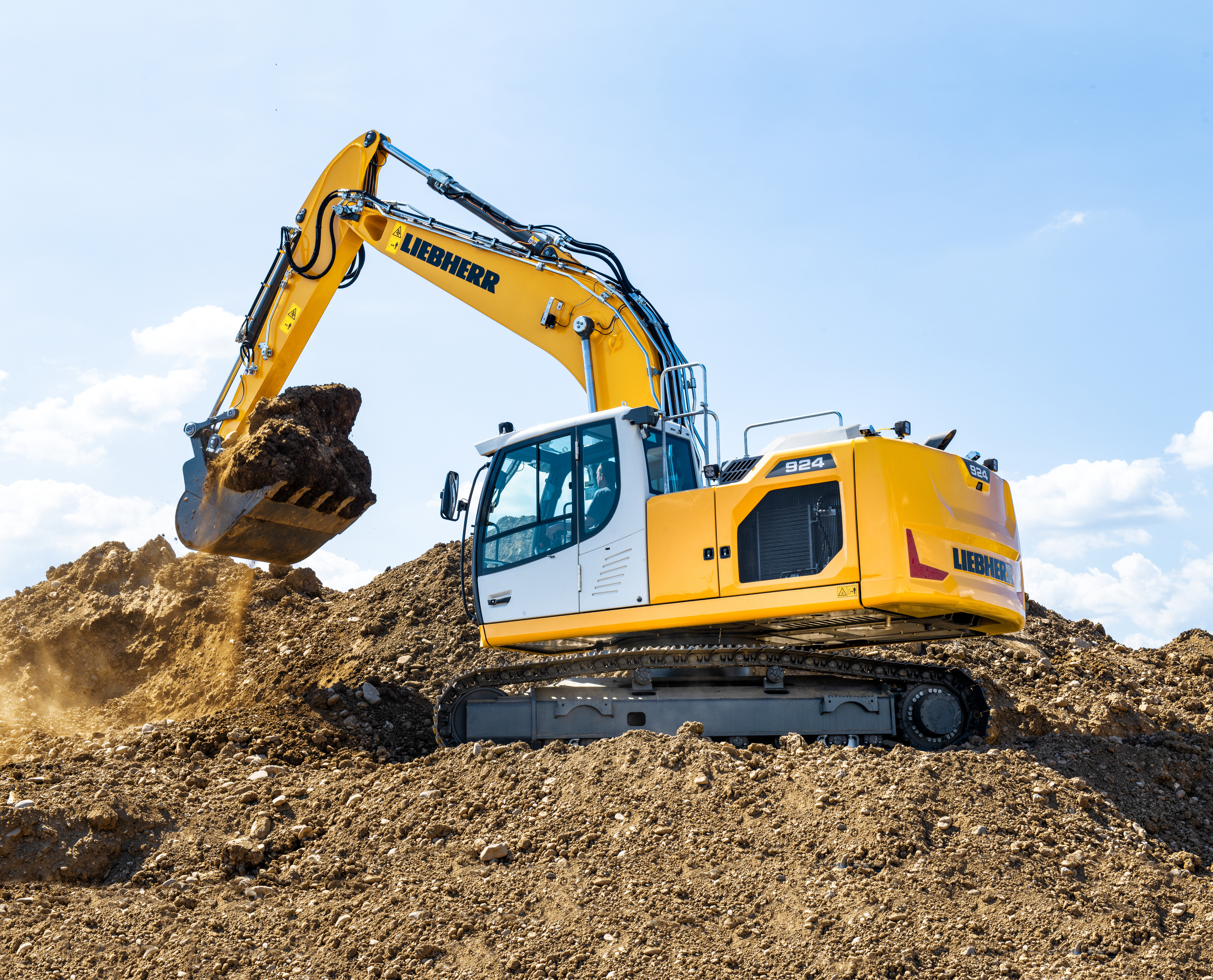 liebherr-r924-g8-crawler-excavator-back-300dpi