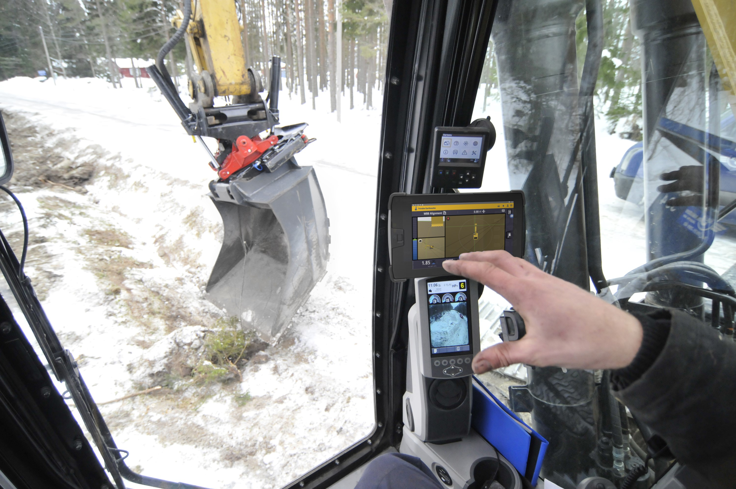 Trimble Rototilt tiltrotator machine control