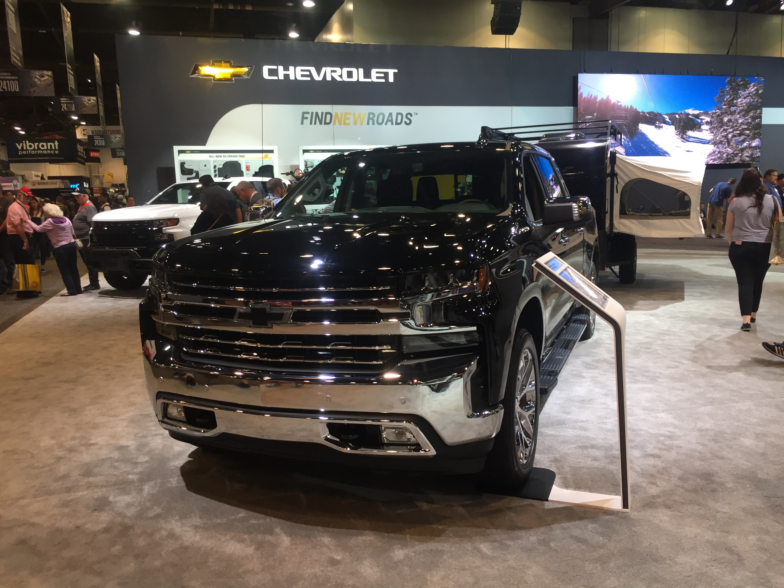 2019-Chevy-Silverado-SEMA-trailer-towing-features