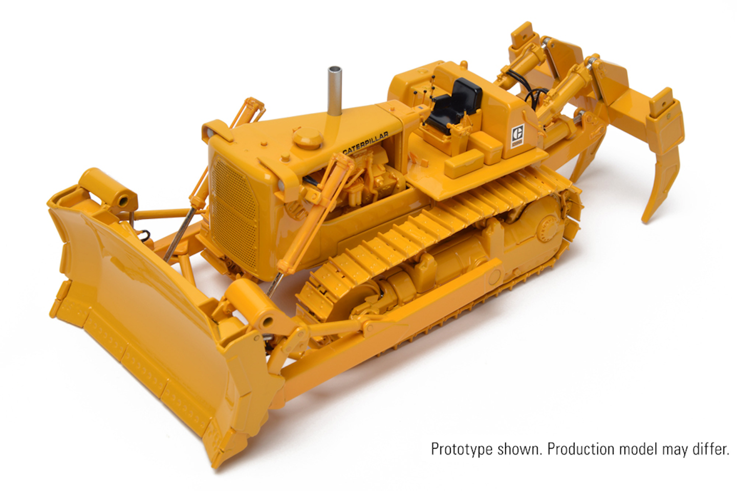 vintage-caterpillar-d9g-dozer-scale-model-with-9r-rip-blade-equipment