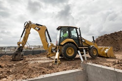 Cat 440 BHL 2