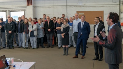 After the acquisition of Hydraulik Nord Fluidtechnik, Danfoss Power Solutions President Eric Altröm introduces the new partners to internal Danfoss stakeholders.