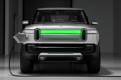 A strip of LEDs on the front end of the RT1 light up green when the truck is fully charged.