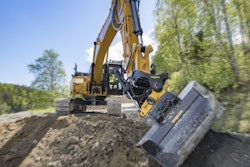 Engcon tilt rotator EC233_1x1_action