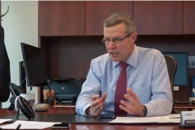 AASHTO’s new executive director, Jim Tymon, explains the detrimental impact of the partial government shutdown on state transportation planning and also on transit systems.