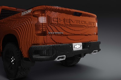 The 2019 Silverado 1500 recalls the Chevy trucks of the 1950s and ‘60s through the “CHEVROLET” name featured on the tailgate. Just like the real-life Trail Boss, the LEGO® model includes larger cutouts in the class-exclusive CornerStep bumpers.