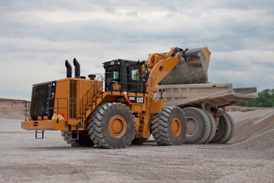 With a payload increase of up to 25 percent over the standard 990K, the 990K Aggregate Handler can load trucks and rail cars more quickly.