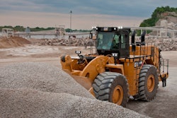 Caterpillar 990K Aggregate Handler