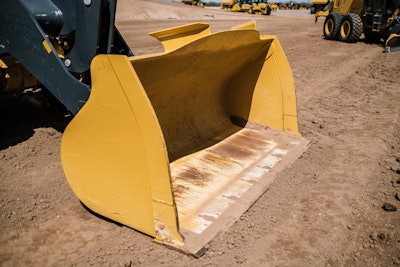Deere enhanced production bucket