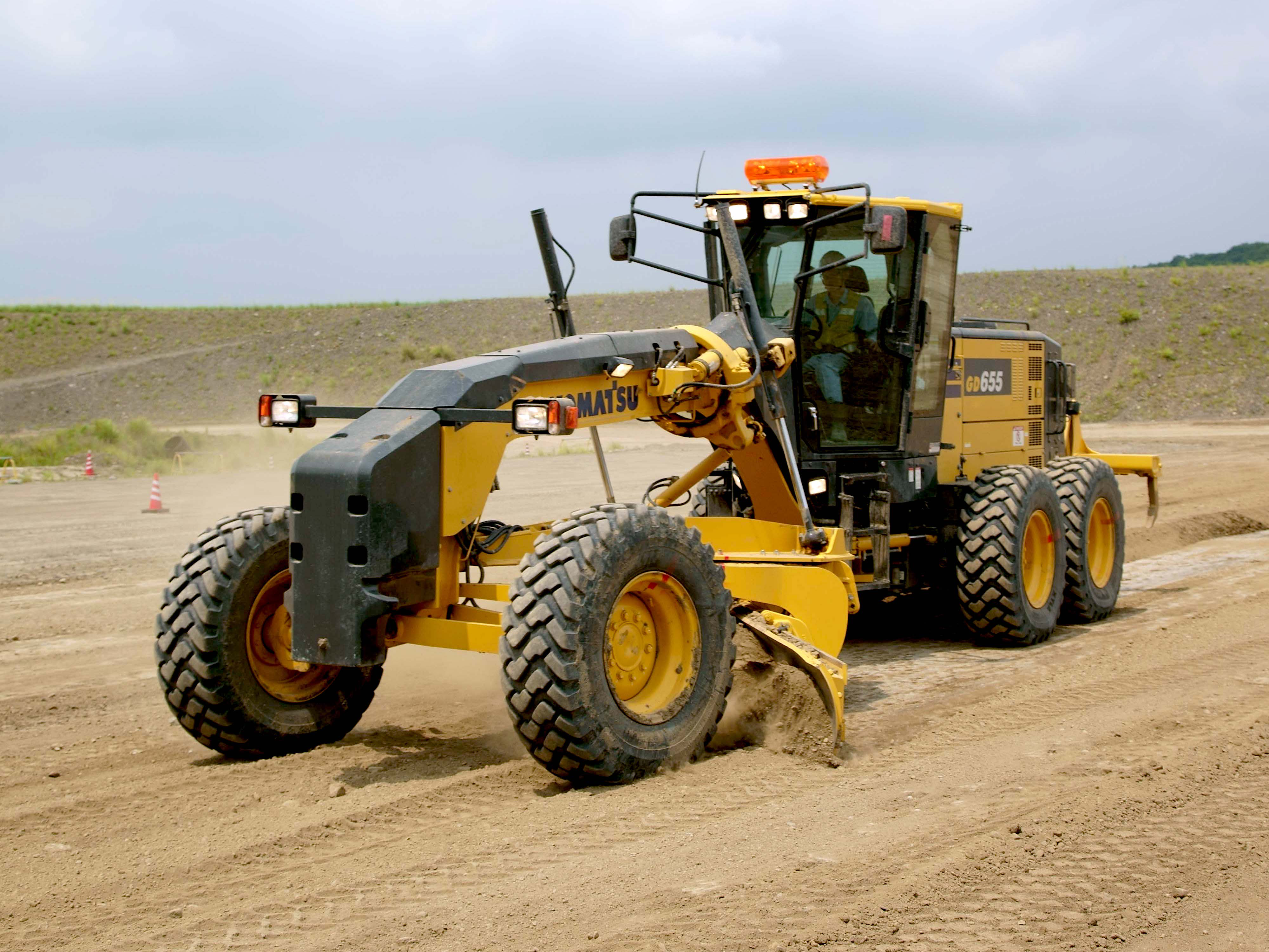 Komatsu GD655-7 Action