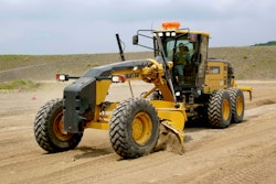 Komatsu GD655-7 Action