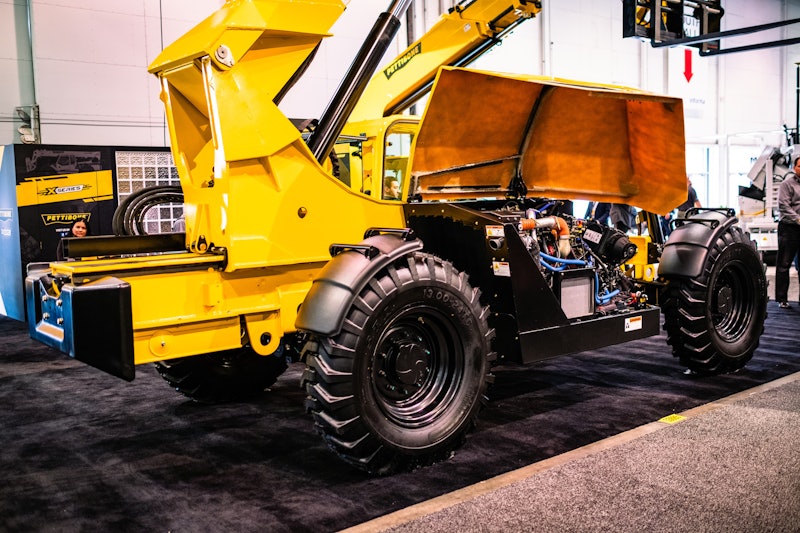Pettibone introduces Traverse telehandler with sliding boom | Equipment ...