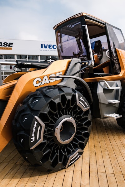 case Tetra concept with honeycomb michelin