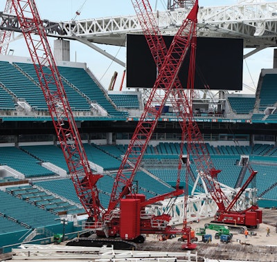 Maxim Crane Works in action