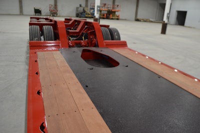 Low-Profile Hydraulic Detachable Gooseneck trailer rear