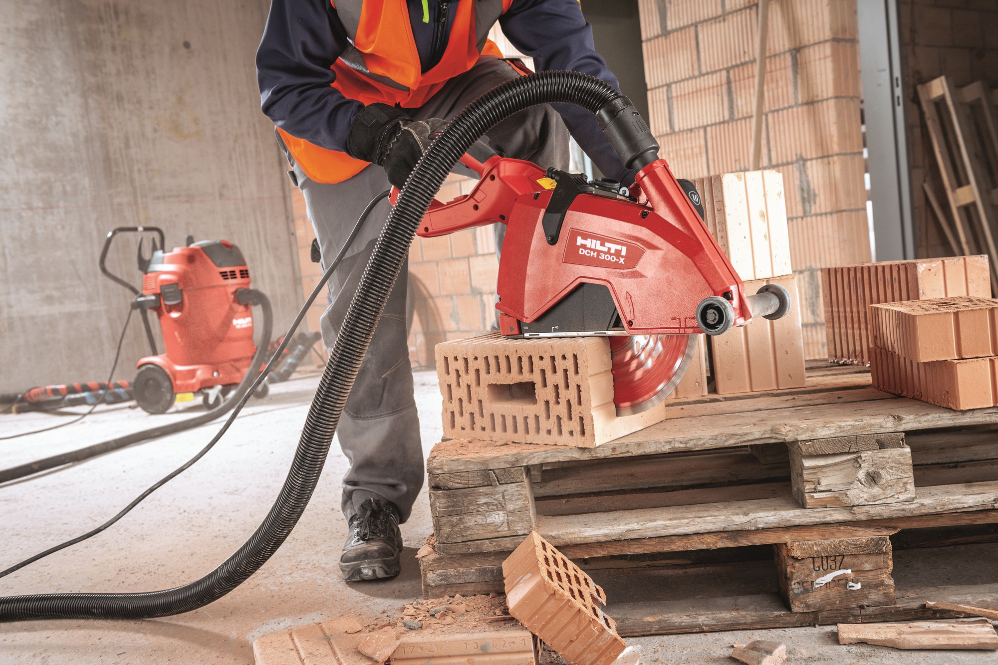 Hilti Wet_Dry Electric Cutter DCH 300-X Application Photo