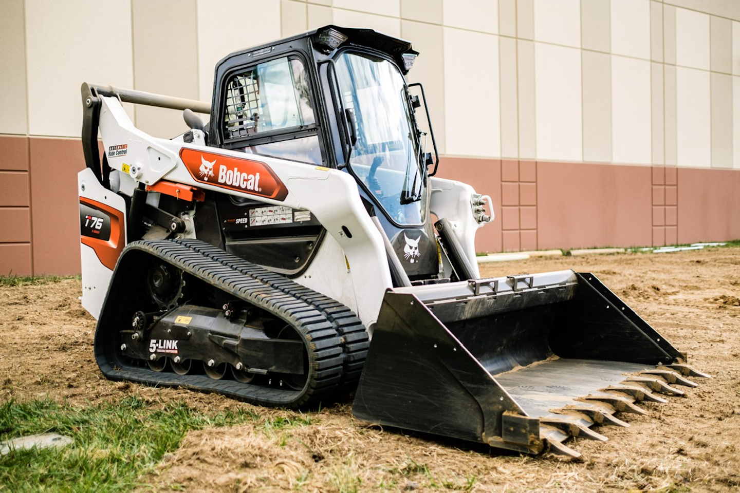 Bobcat’s new RSeries skidsteers and CTLs are its toughest and most