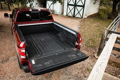 TITAN XD Platinum Reserve models feature a number of premium touches on the exterior, including Platinum Reserve badging, dark painted and machined clad wheels, satin chrome grille, tailgate and fog lamp finisher, and two-tone paint.