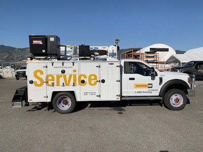 finning cat service equipment truck