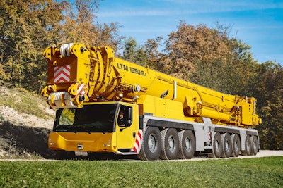 Liebherr LTM1650-8.1 mobile crane.