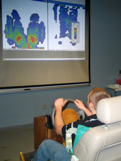 Body weight distribution is shown on the screen.