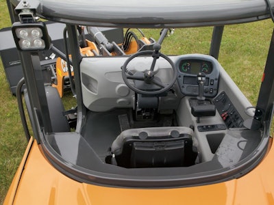 Case 321 F Canopy Cab 2