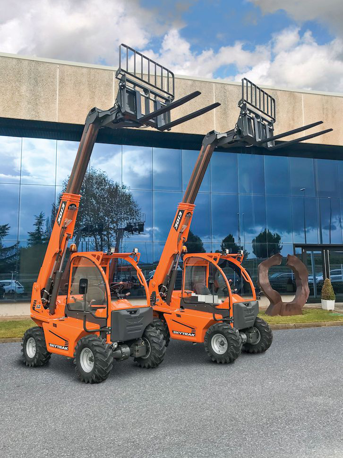 Jlg Ausa To Launch Skytrak 3013 Compact Telehandler In Challenge To Skid Steers Equipment World