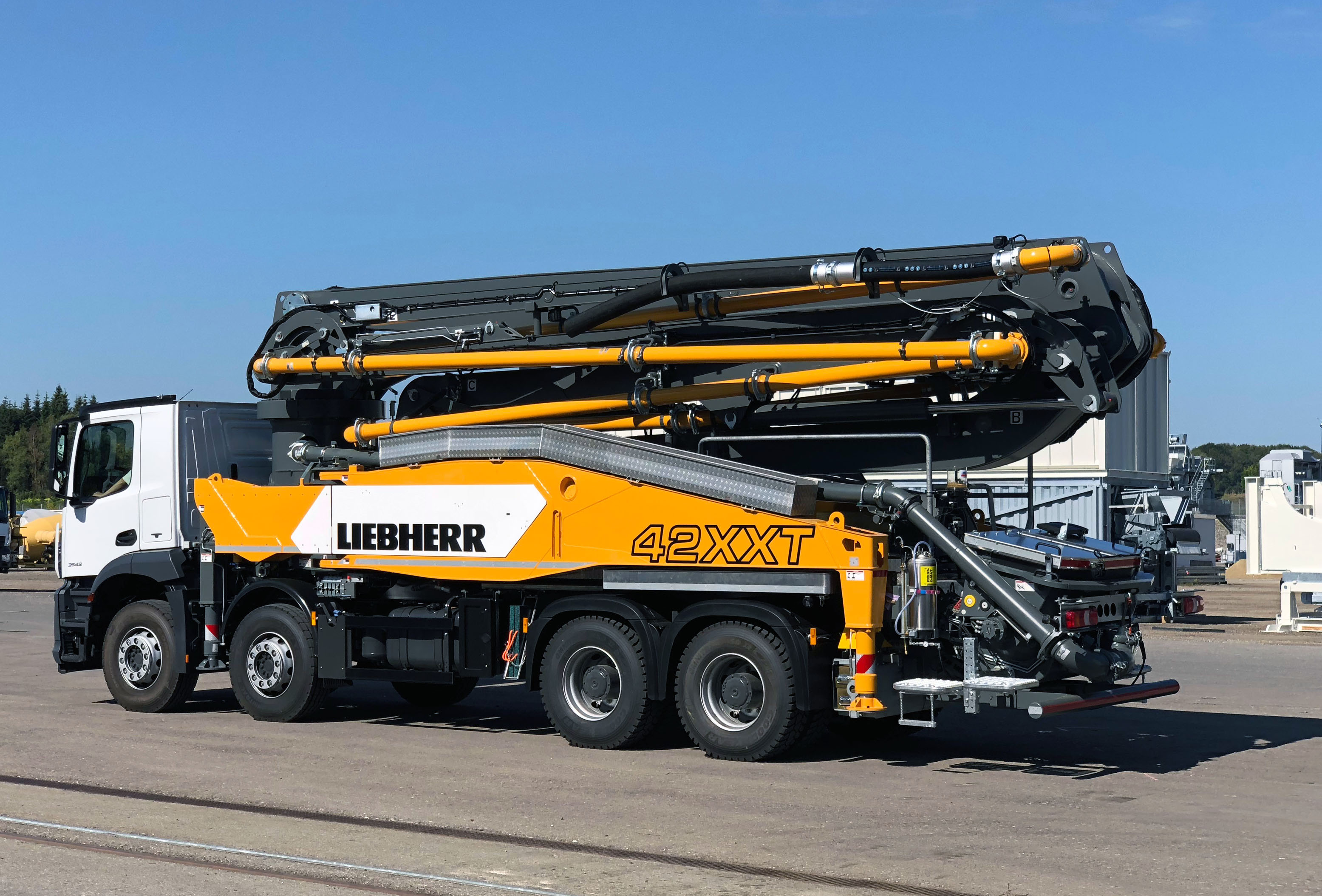 Liebherr 42_M5_XXT_01-r_Print-300-dpi_edit