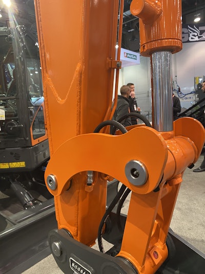 The quick coupler hydraulic piping kit now extends to base of the machine’s arm.