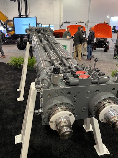 The one-piece Liebherr Powerbloc drive is powered by a semi-closed hydraulic circuit.