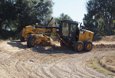 Trimble’s mastless motor grader system makes it easier to work on steep slopes and tight jobsite conditions.