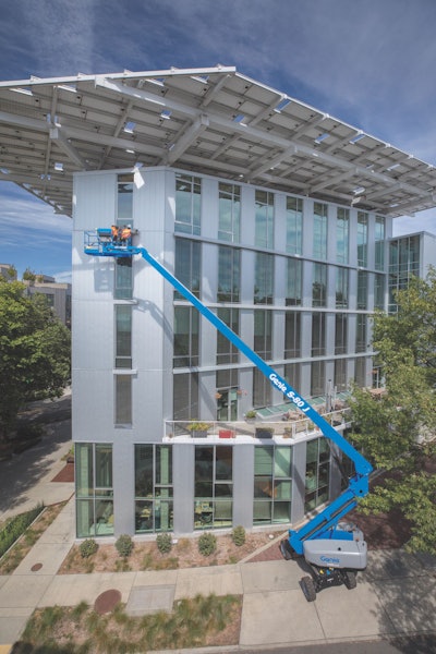 Genie S-80 J boom lift