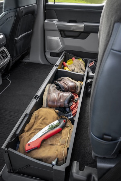 Available lockable, fold-ßat, dividable storage extends the width of the interior under the rear seats and allows for safe storage of valuables. Great for long items like hunting gear, Þshing rods or blueprints.