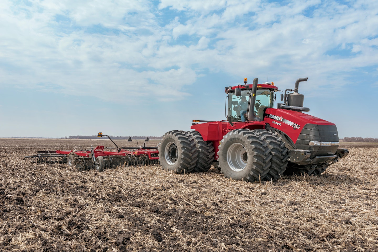 The Steiger 620 offers up to 680 horsepower to tackle difficult terrain and tough conditions.