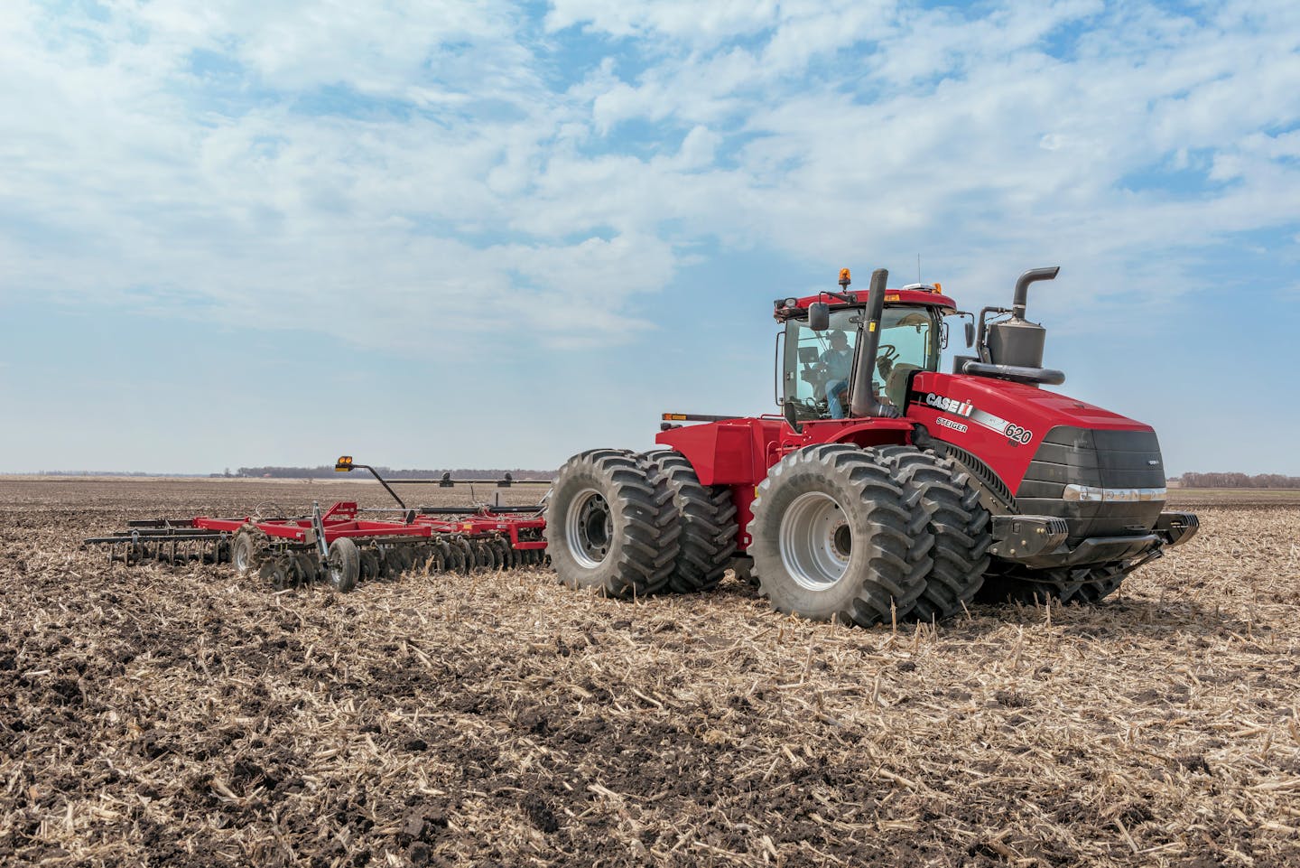 The Steiger 620 offers up to 680 horsepower to tackle difficult terrain and tough conditions.