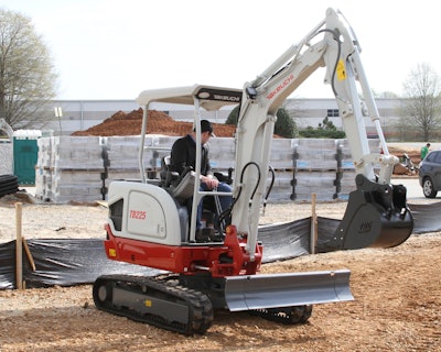 Takeuchi TB225’s undercarriage can expand to 59.1 inches wide and retract to 43.3-inches, giving it the ability to maneuver through tight spaces.