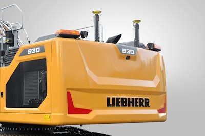 Rear-mounted GNSS antennas determine the machine’s position.