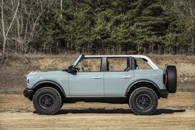 The four-door 2021 Bronco will have available removeable modular roof sections – left and right front panels, a full-width center panel and a rear section. Roof panels on both two- and four-door models can be easily removed by unlocking the latches from the interior to provide the largest overall open-top view in its class to take in the sunshine or to gaze at the stars at night. (Prototype not representative of production vehicle.)
