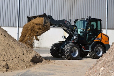 Giant G3500 Z-Bar compact wheel loader